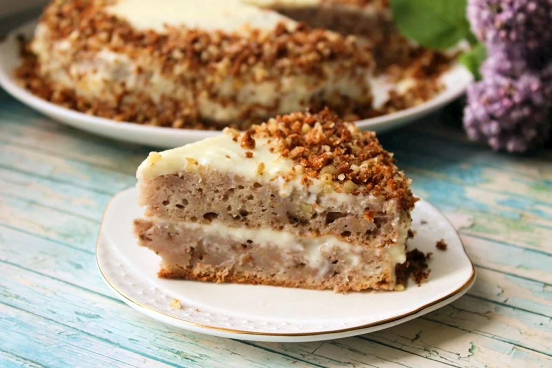Банановый торт с орехами