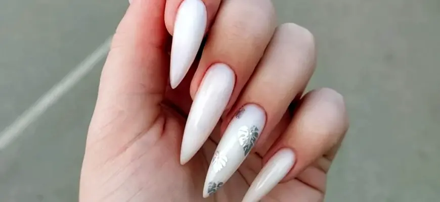 Белые острые ногти