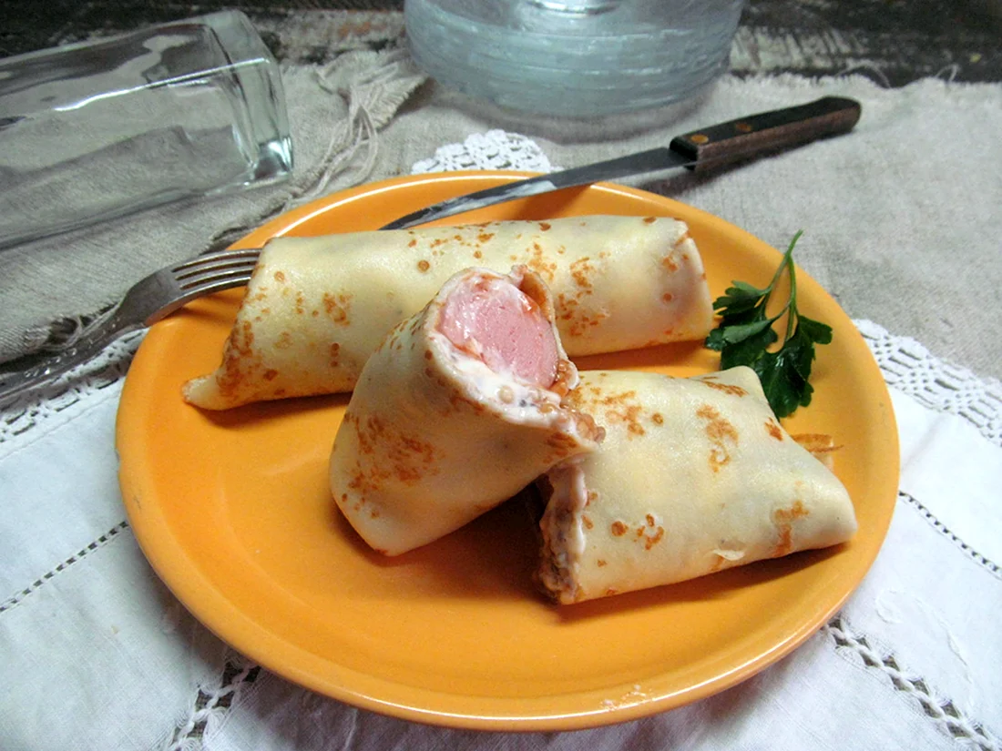 Блинчики с сосиской и сыром