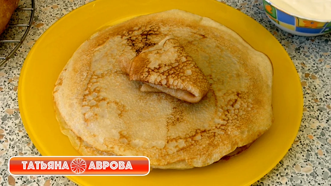 Блинный торт с вареной сгущенкой и бананами