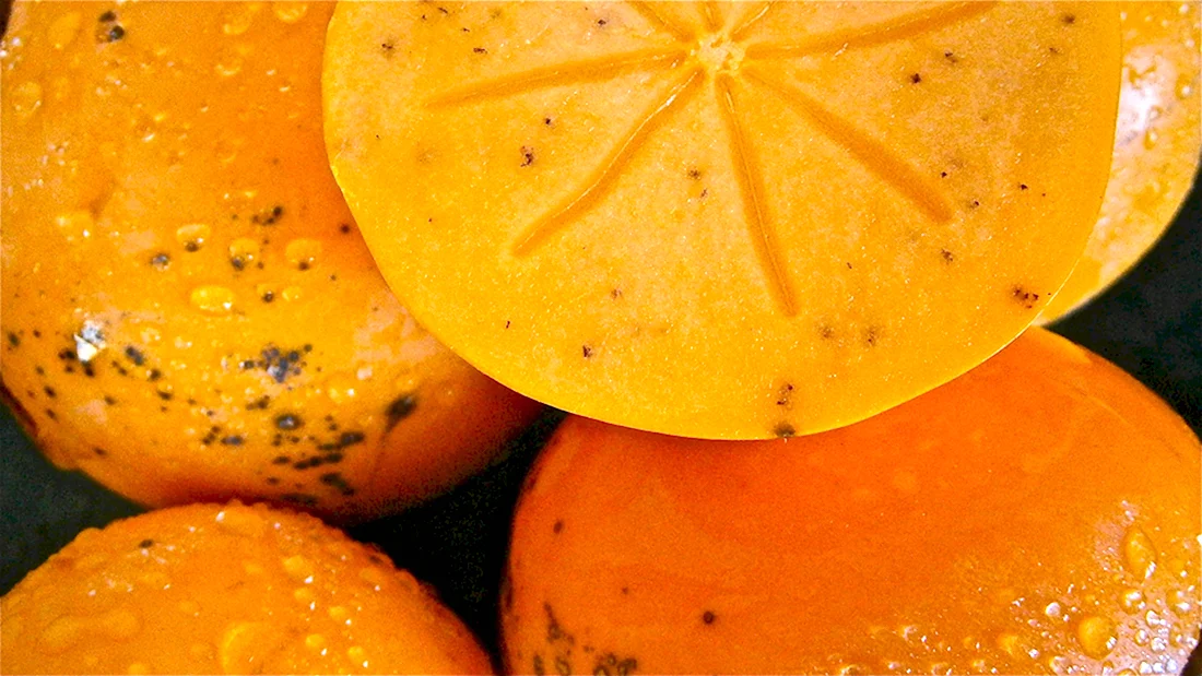 Большой оранжевый фрукт