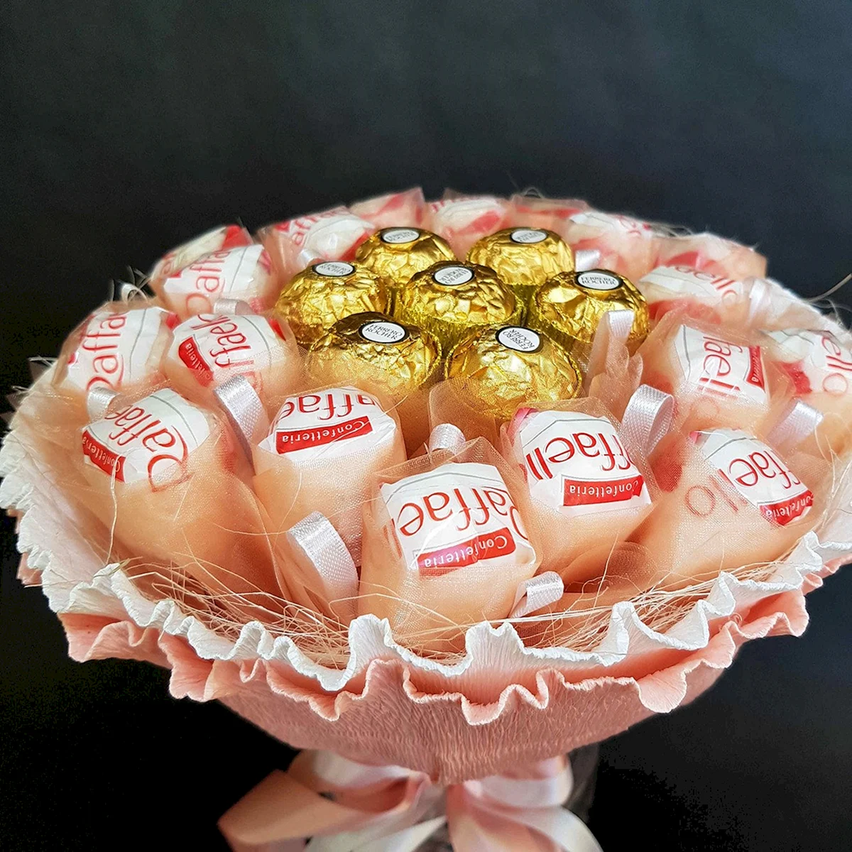 Сладкие букеты с конфетами Ferrero Rocher