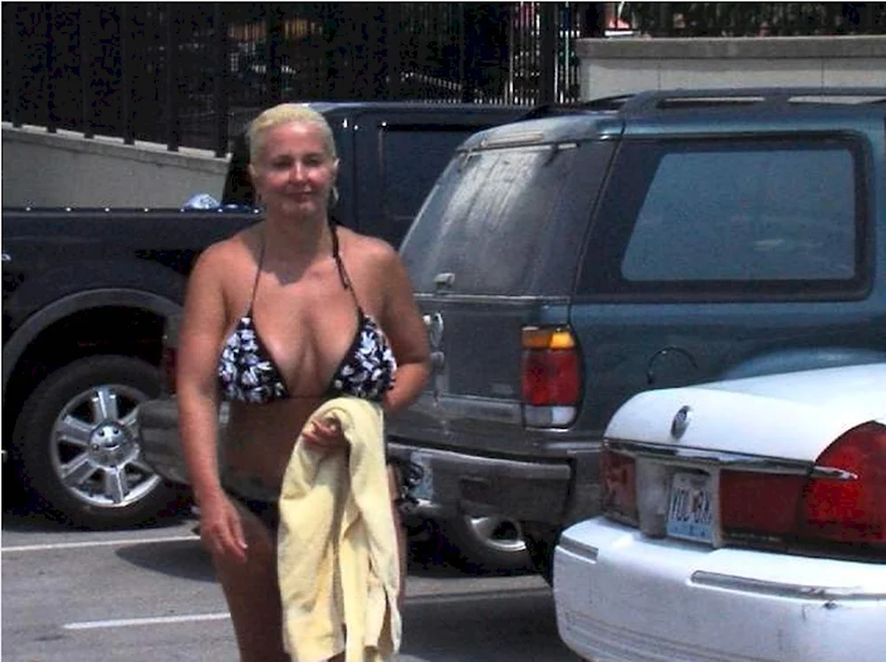 Christie Brimberry в купальнике