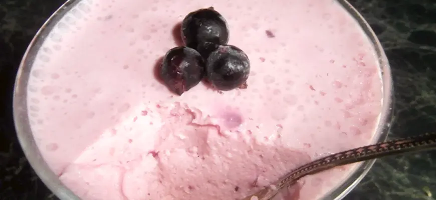 Десерт из кефира с желатином и фруктами