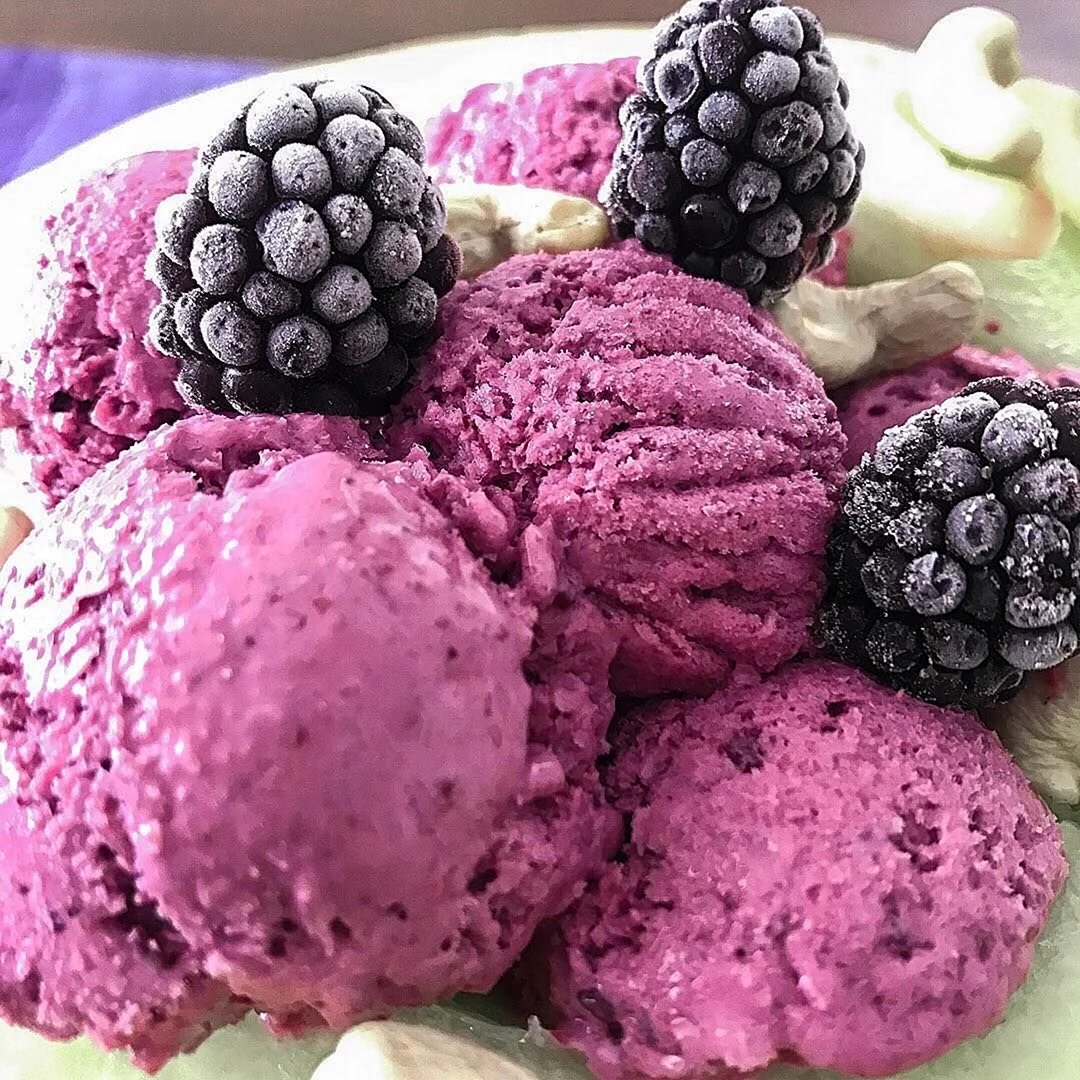 Double Karadut & bogurtlen Ice Cream