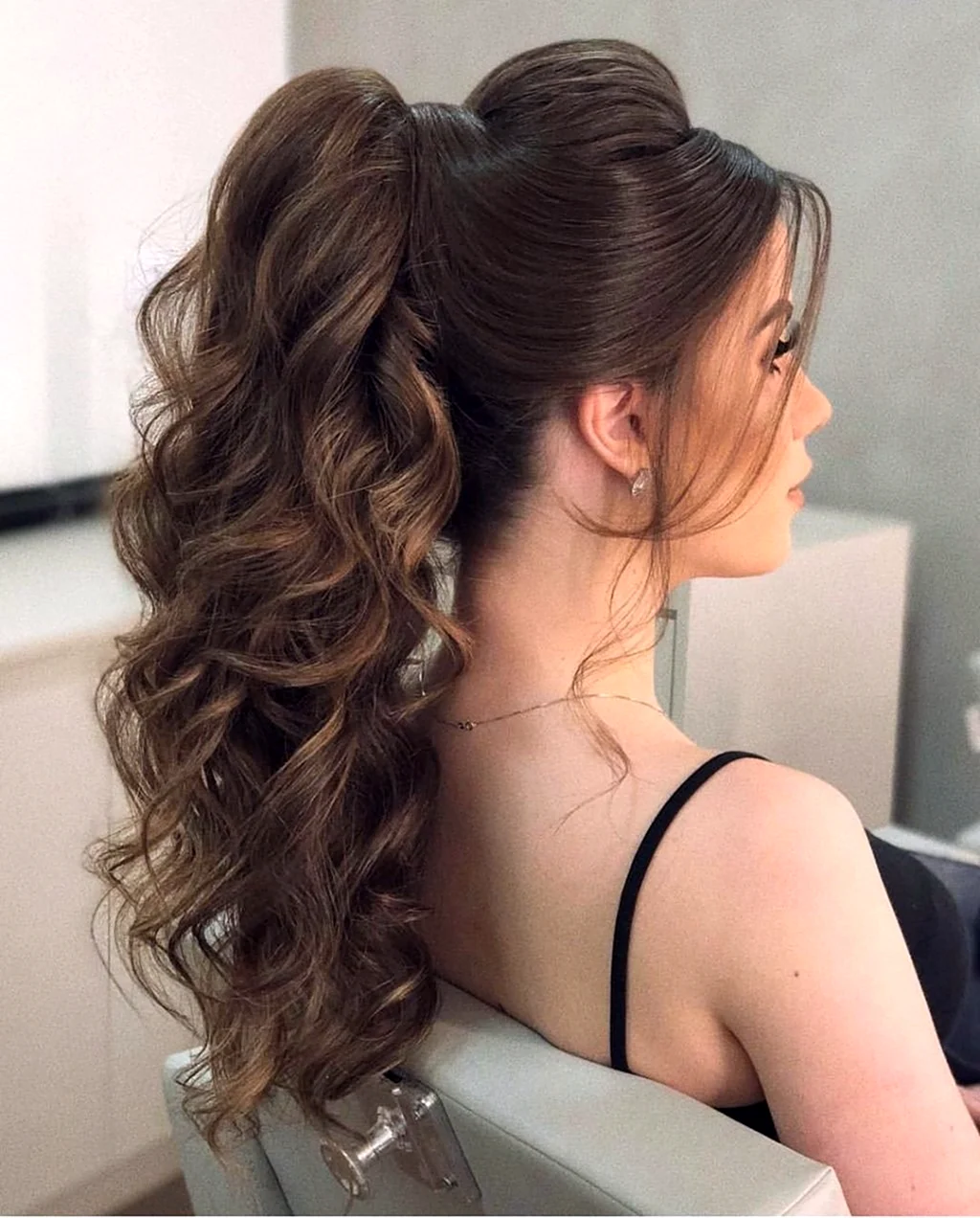 Хвост с локонами
