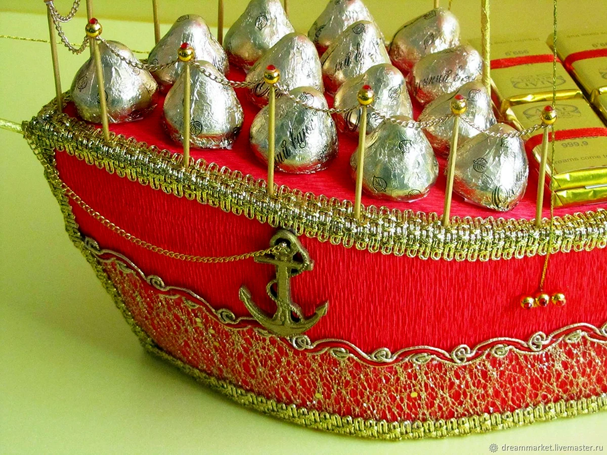 Корабль из конфет Алые паруса