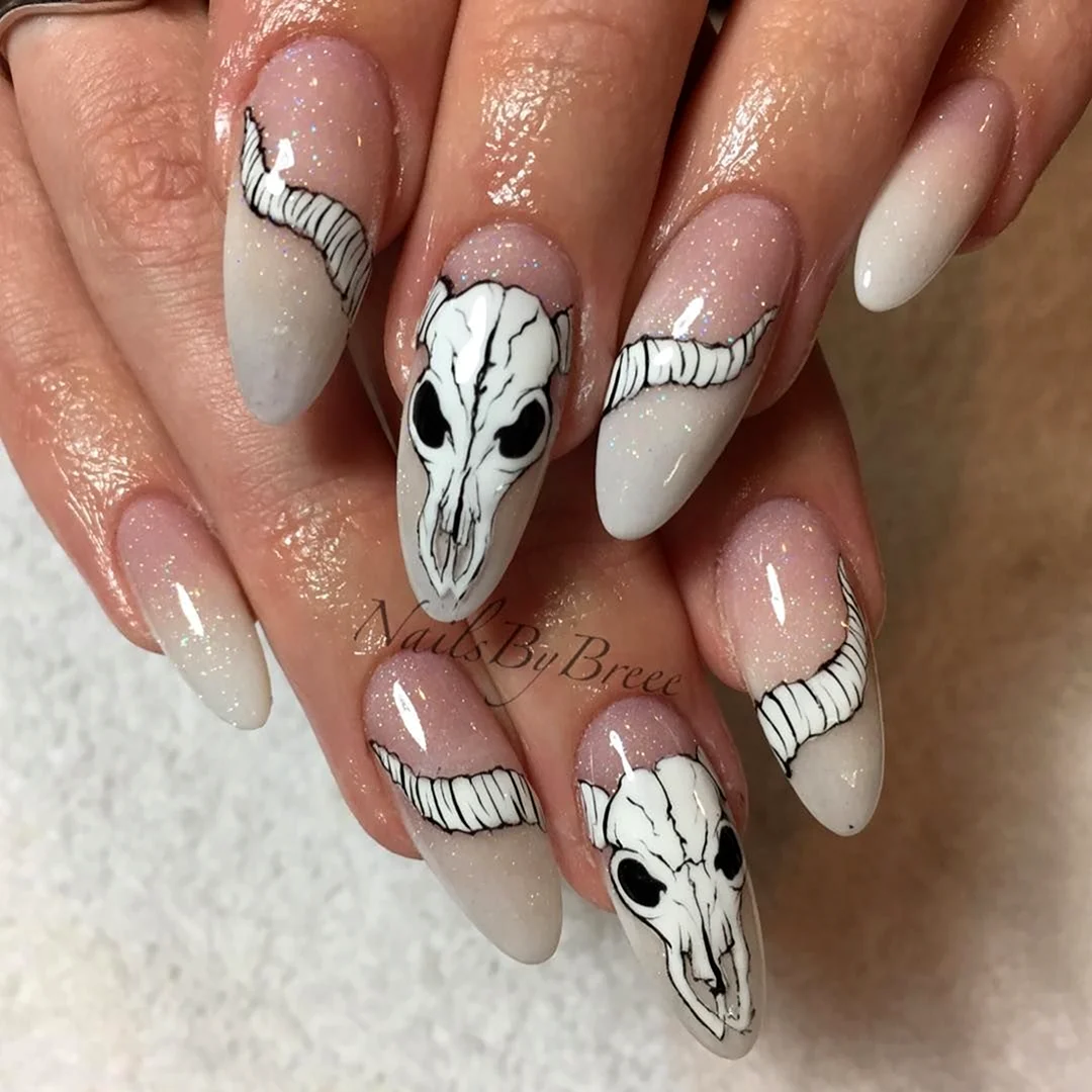 Маникюр с черепом козла