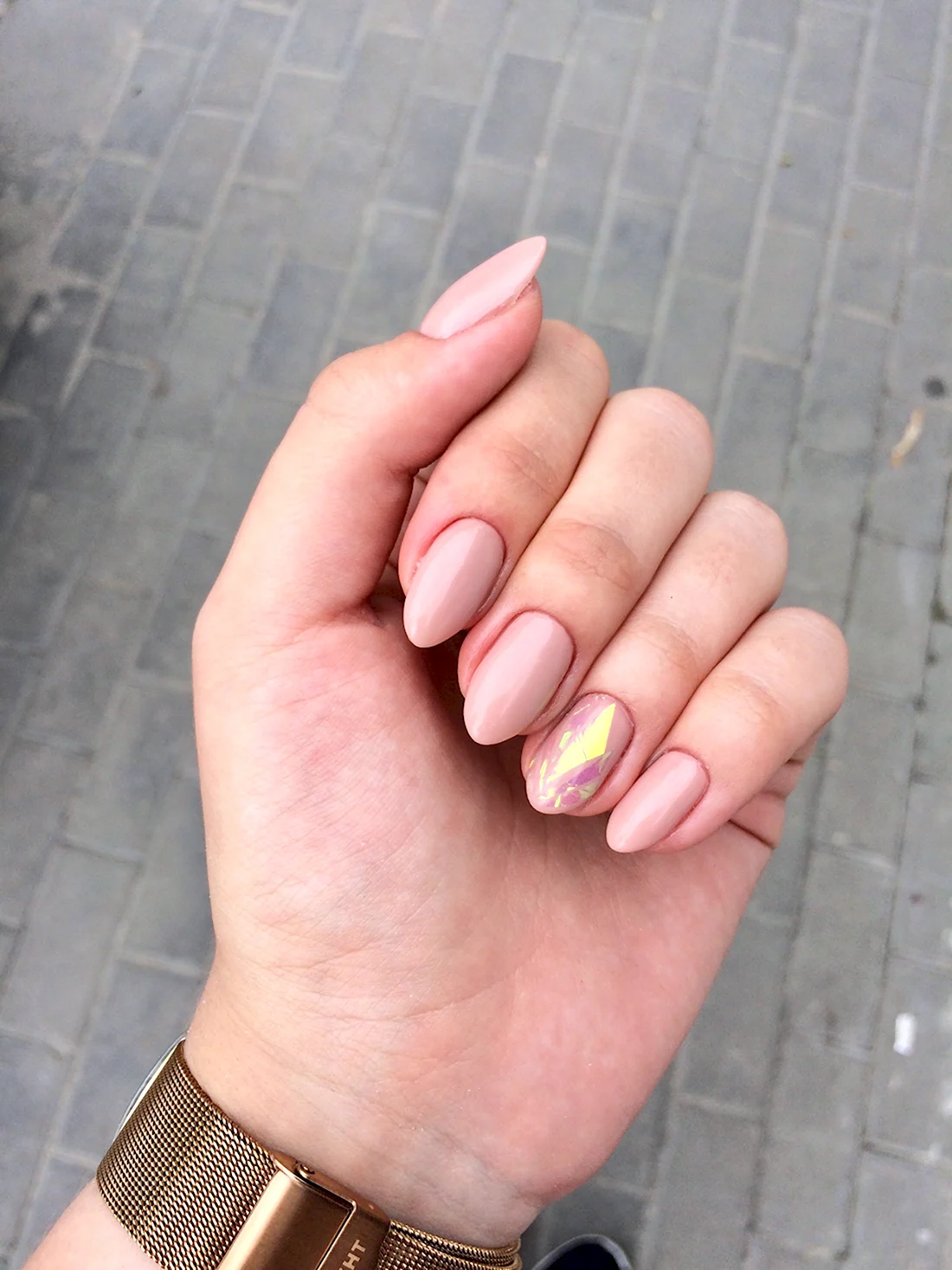 Нюдовый маникюр миндаль короткие