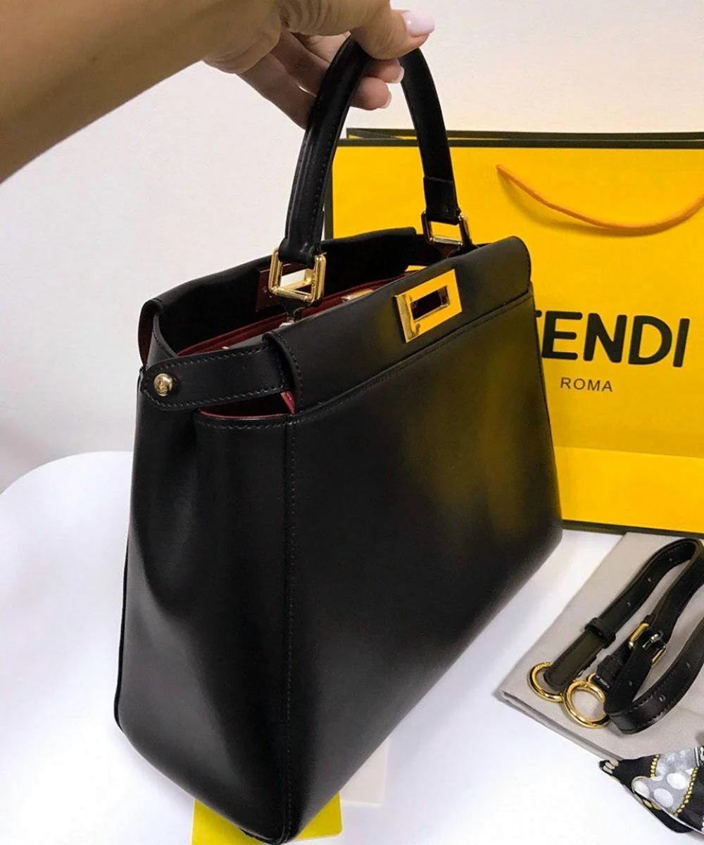 Сумки roma. Сумка Fendi ROMA Peekaboo. Сумки Фенди 2023. Сумка Fendi Peekaboo large.